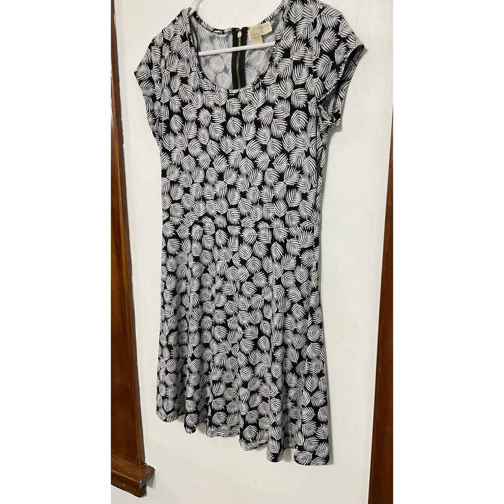 Michael Kors Fit & Flare Mini Dress Size Medium Leaves Short Sleeve Stretch - Picture 4 of 6
